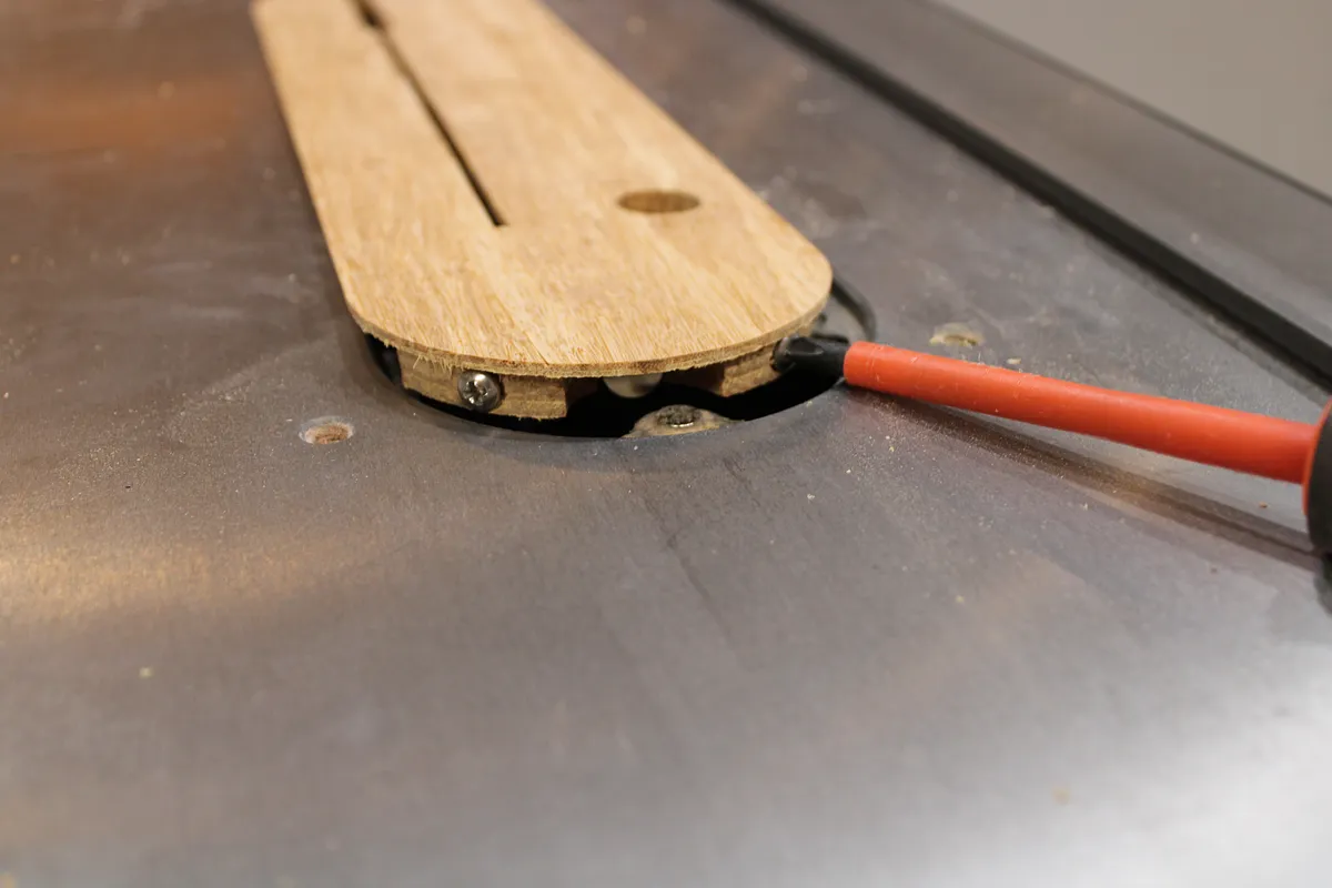 Ridgid R4512 Table Saw zero clearance insert — Adjusting to the saw