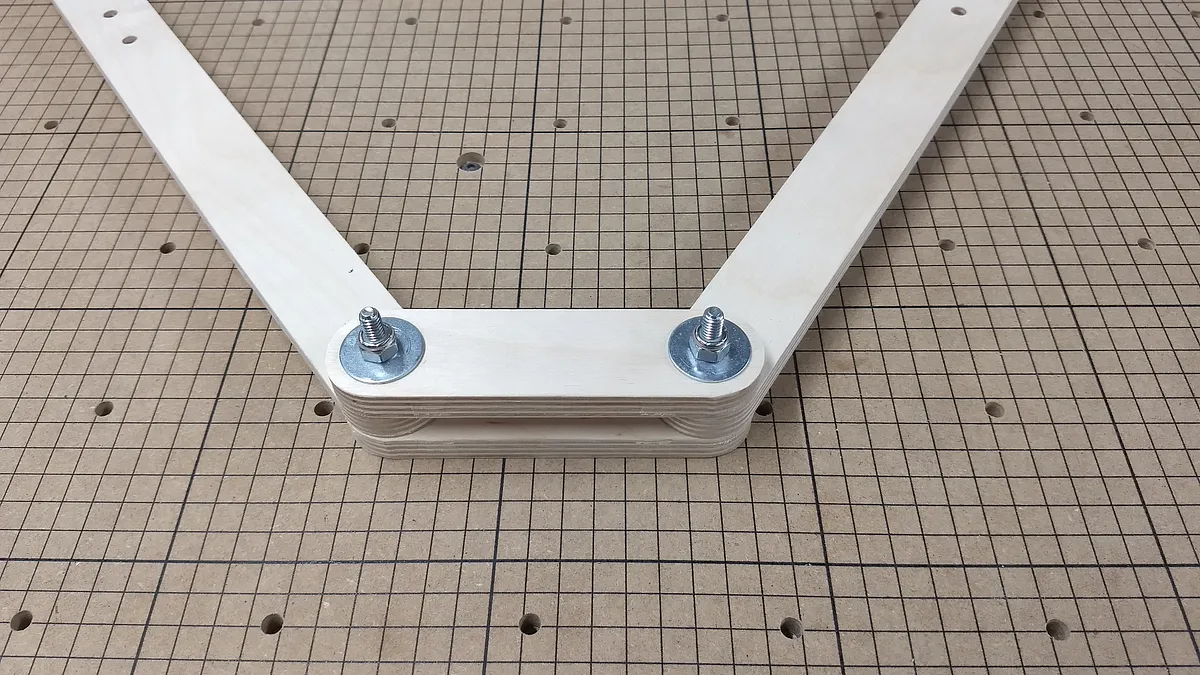 Self Squaring Picture Frame Clamp - image 3