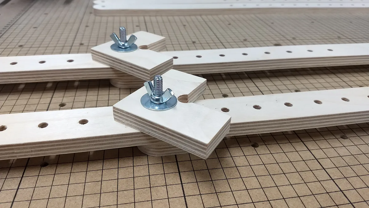 Self Squaring Picture Frame Clamp - image 4