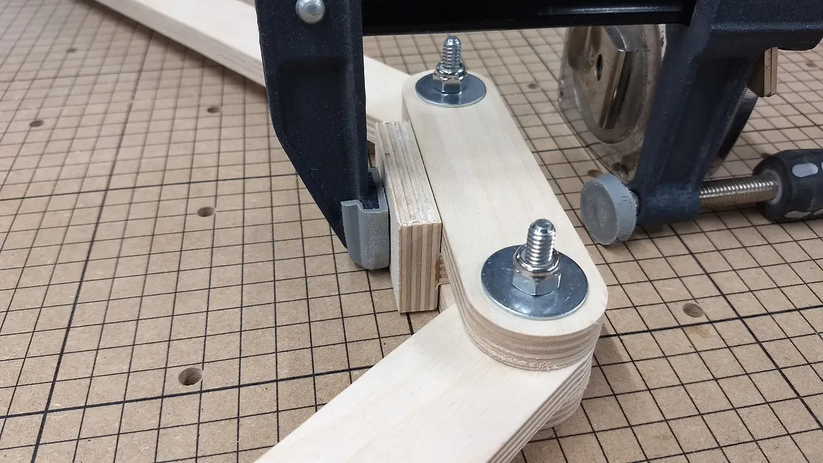 Self Squaring Picture Frame Clamp - image 9