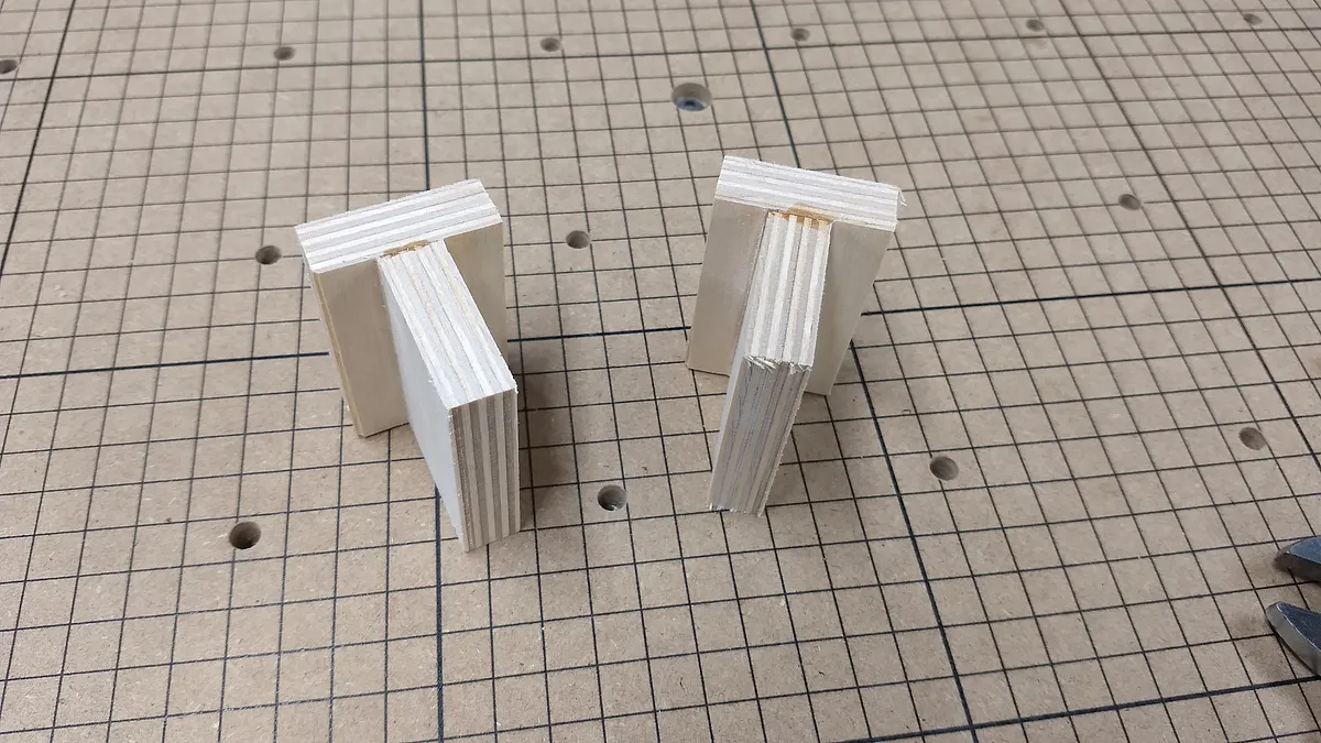 Self Squaring Picture Frame Clamp - image 10
