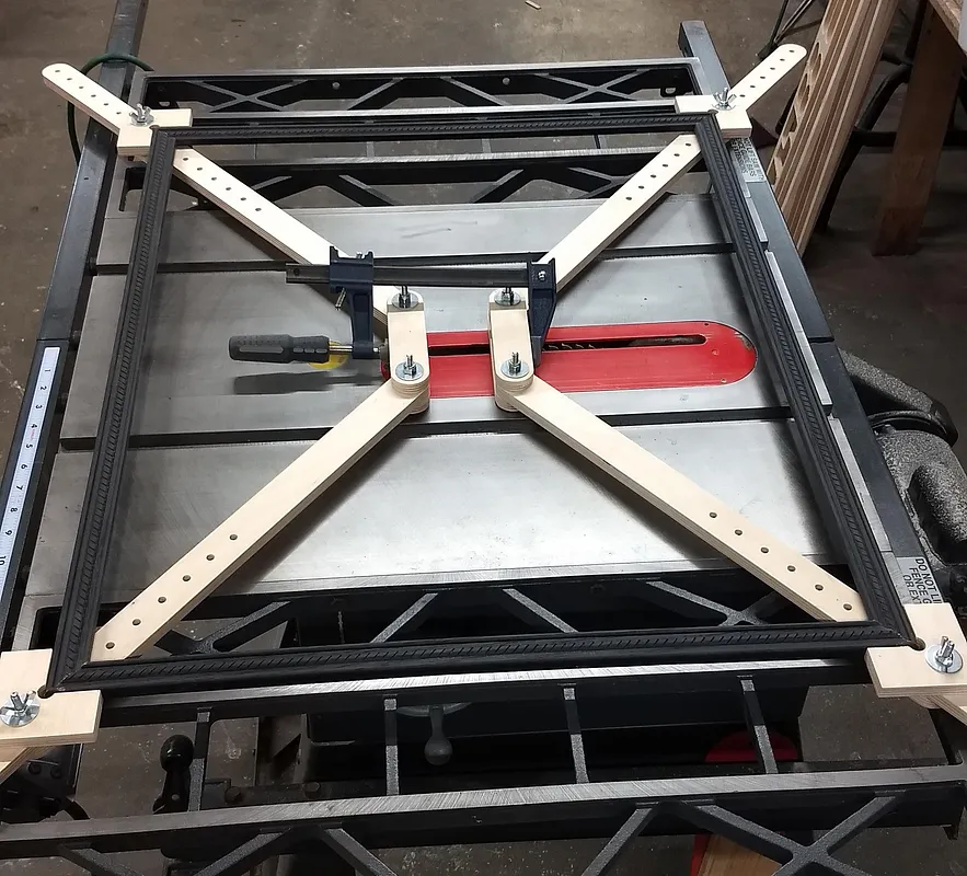 Self Squaring Picture Frame Clamp - image 12