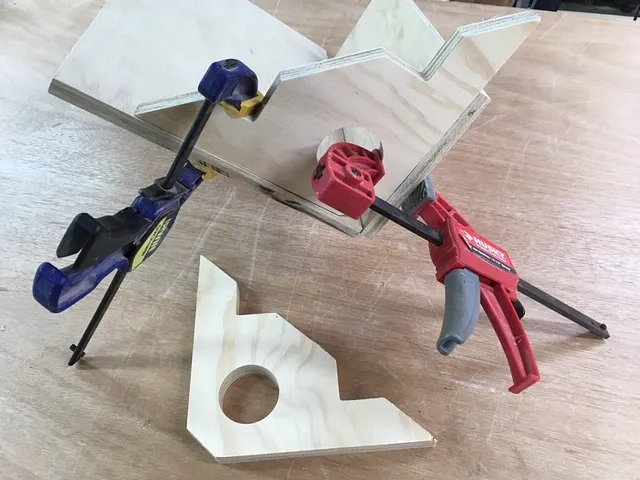 Right angle squaring jig - image 1