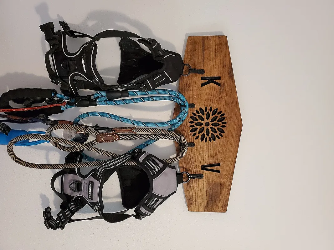 Dog leash/harness hanger - image 1