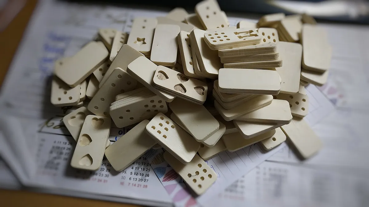 Big set 100pcs of domino with box - image 1