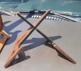Headless guitar stand - image 1