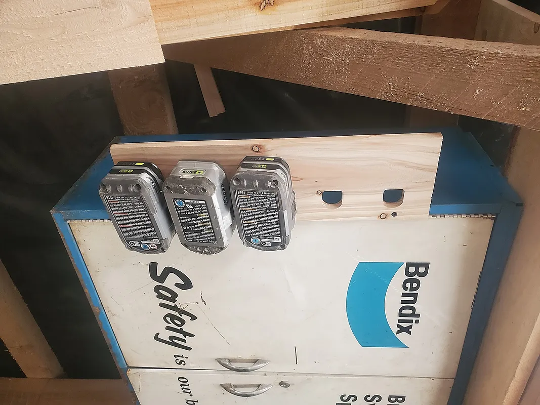 ryobi battery holder - image 2