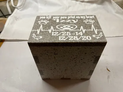 izzy urn