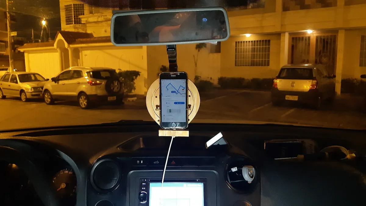 Phone holder for car - image 3