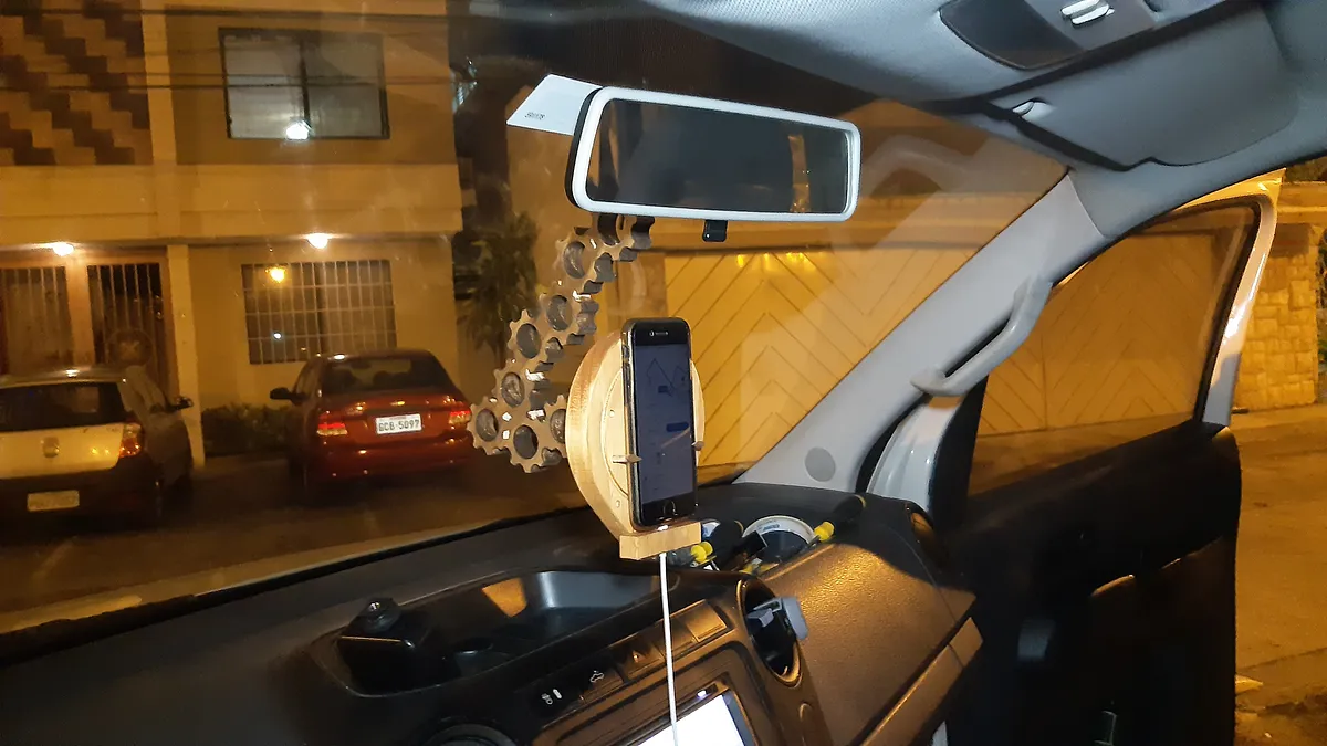 Phone holder for car - image 4
