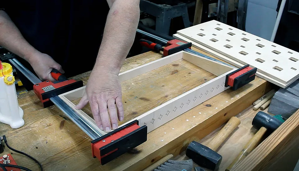 Guitar Effects Pedal Board — Assemble and Finish