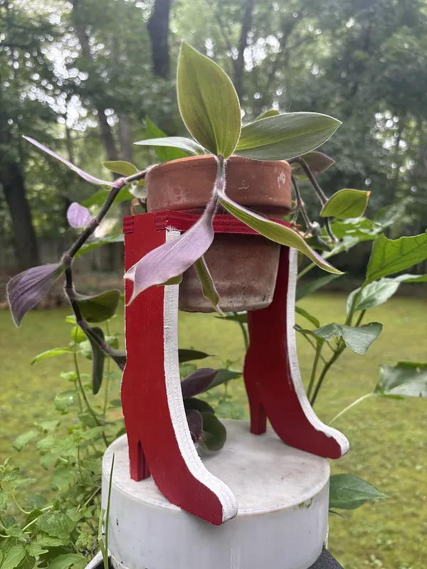 Wonder Woman Leggy Plant Stand - image 1