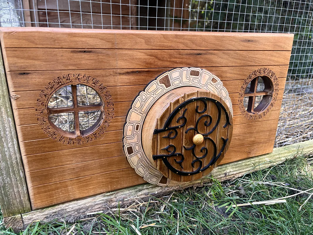 Hobbit door for guinea pigs - image 3