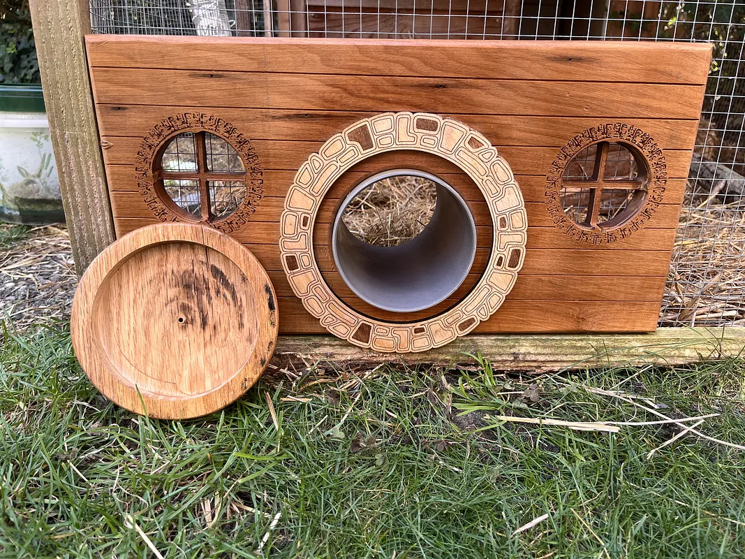 Hobbit door for guinea pigs - image 4