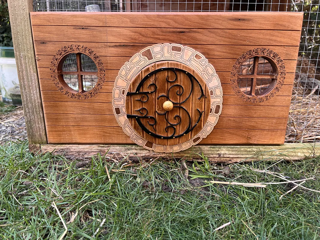 Hobbit door for guinea pigs - image 5