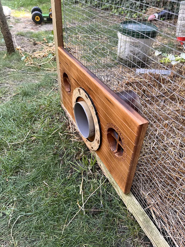 Hobbit door for guinea pigs - image 1