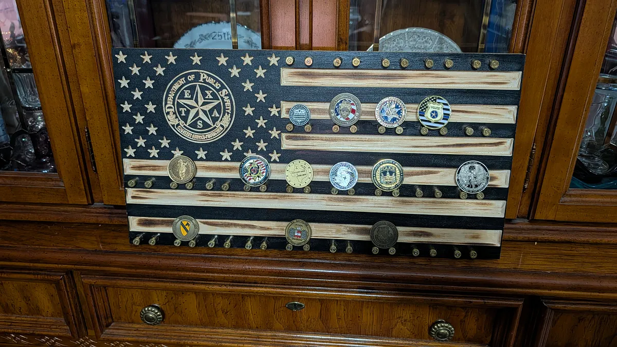 Flag Challenge Coin holder - image 1