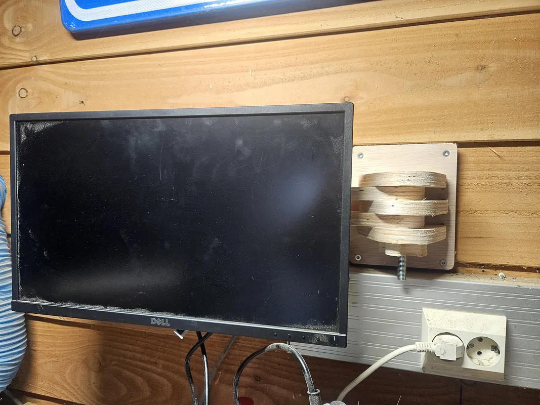 Monitor wall mount 18 mm plywood - image 1