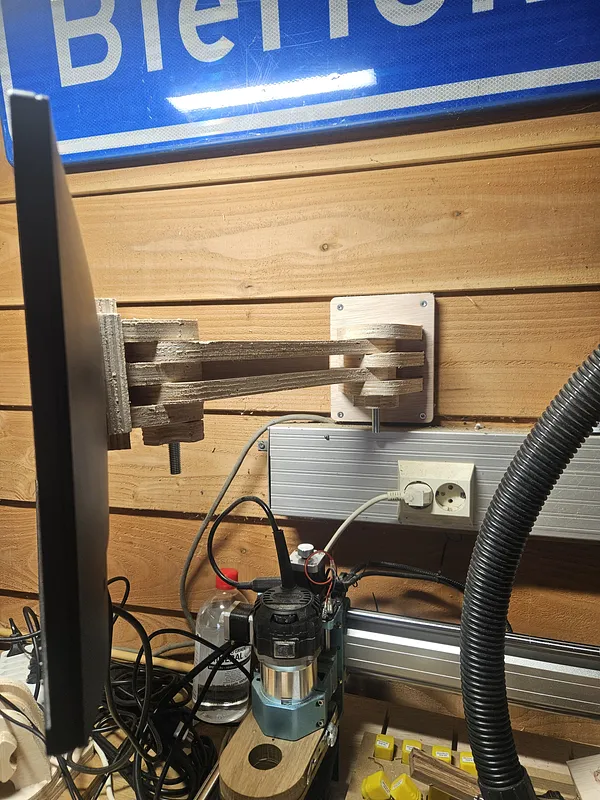Monitor wall mount 18 mm plywood - image 3